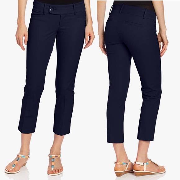 Lilly Pulitzer Pants - Lilly Pulitzer Luxury Solid True Navy Capri Pants size 4